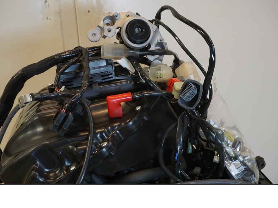 Snett uppifrån på Motorpaket från en Kawasaki Z 900 -2021 motorcykel.