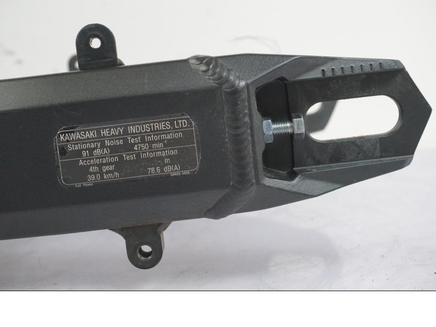 Höger sida på Sving från en Kawasaki Z 900 -2019 motorcykel.