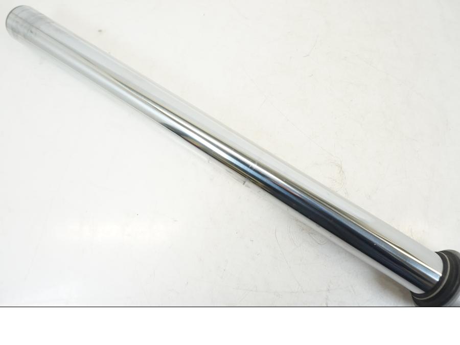 Snett nerifrån på Gaffelben från en BMW F 650 CS -2003 motorcykel.