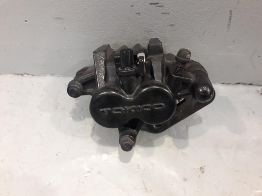 Framsidan på Bromsok från en Suzuki VZ 800 -1999 motorcykel.