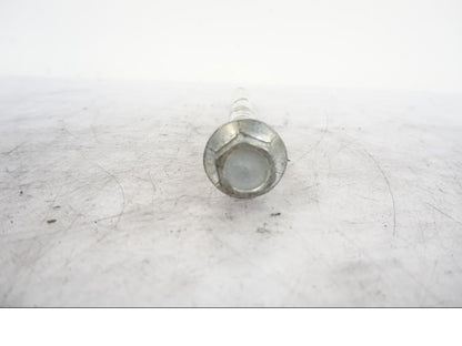 Höger sida på Axel från en Yamaha YZF-R 125 -2008 motorcykel.