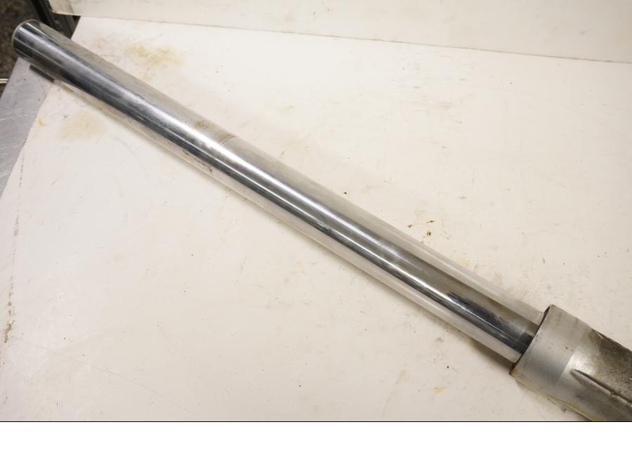 Höger sida på Gaffelben från en Suzuki DR 800 S -1996 motorcykel.