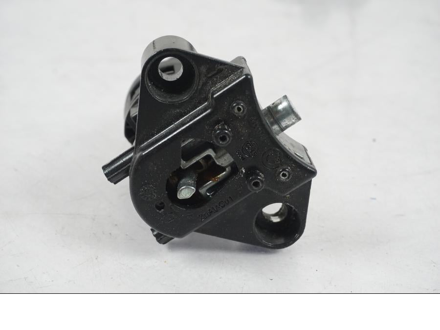 Extrabild4 på <p>Låssats från BMW R 1200 RT 2013.</p>

<p>Tändningslås (endast mekanismen), tanklock, sadellås, larmdosa, 1st nyckel och 1st dosa.</p> motorcykel.