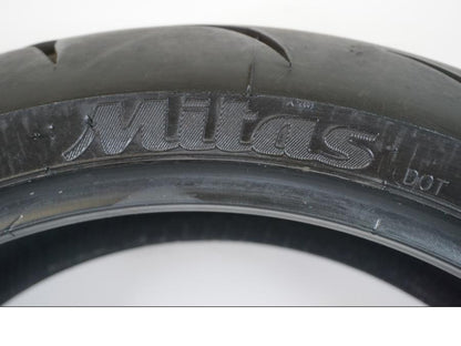 Höger sida på <p>Begagnad däck av märket - och modell Sportforce  .</p>

<p>Dimension 190/50-17. 73W</p>

<p>Mönsterdjup ca.4,5mm</p>

<p>Tillv. 29/2021</p> moped.