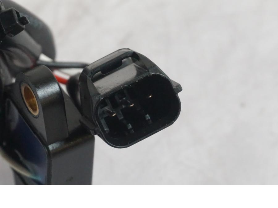 Vänster sida på Quickshift från en KTM 1290 Super Duke R -2022 motorcykel.