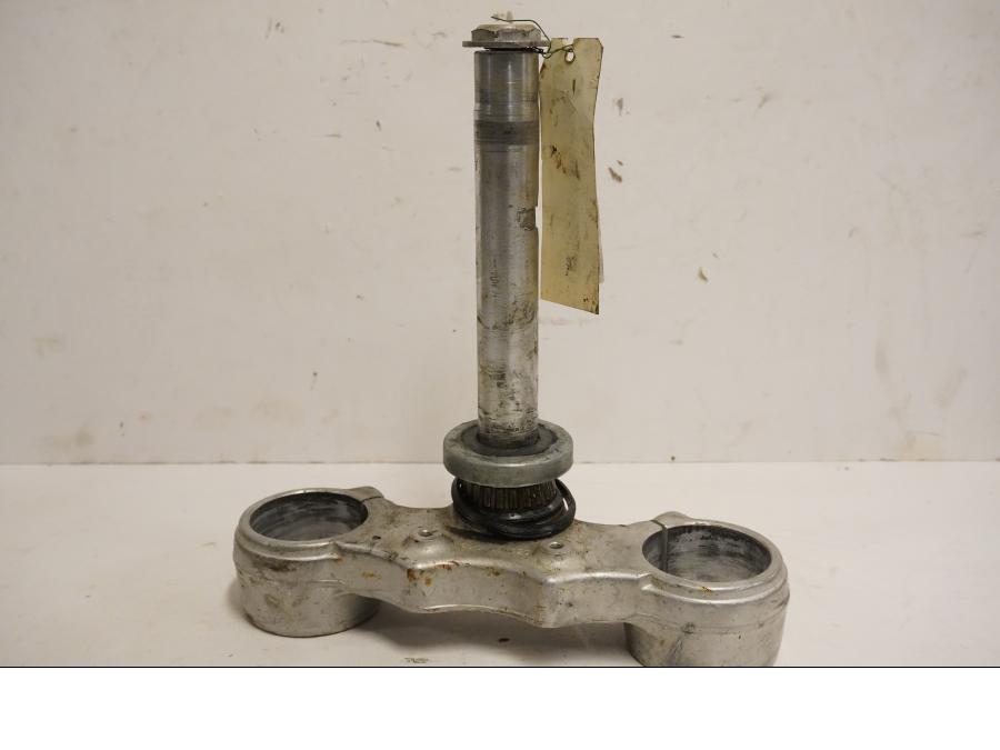 Framsidan på Gaffelkrona från en KTM 625 SXC -2004 motorcykel.