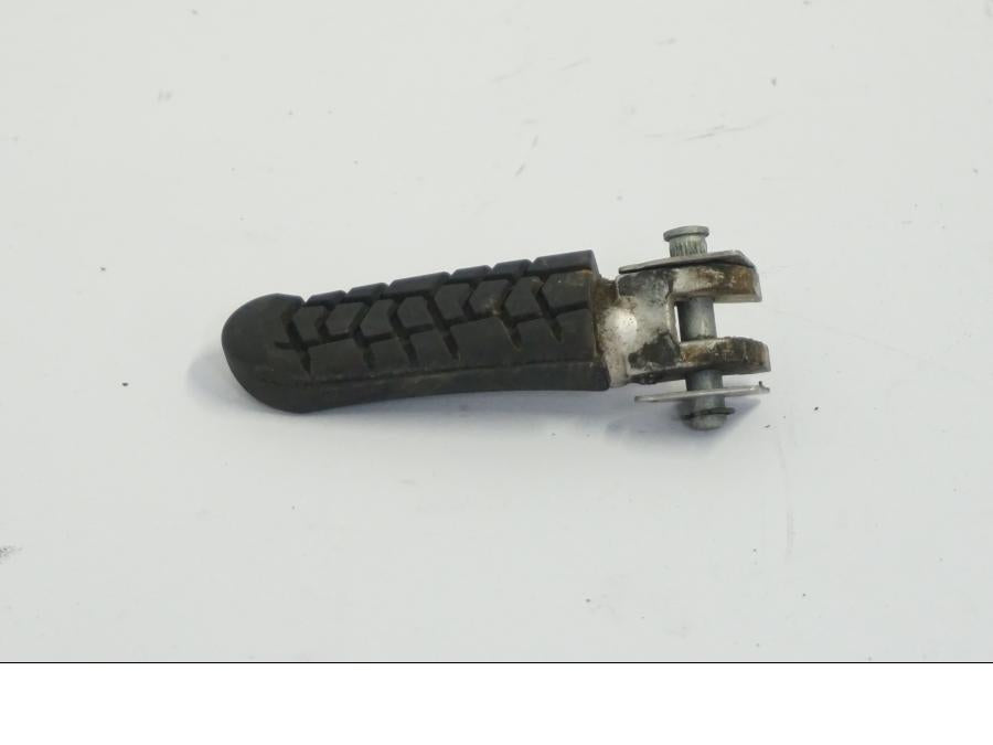 Baksidan på Fotpinne från en KTM 790 Duke -2018 motorcykel.