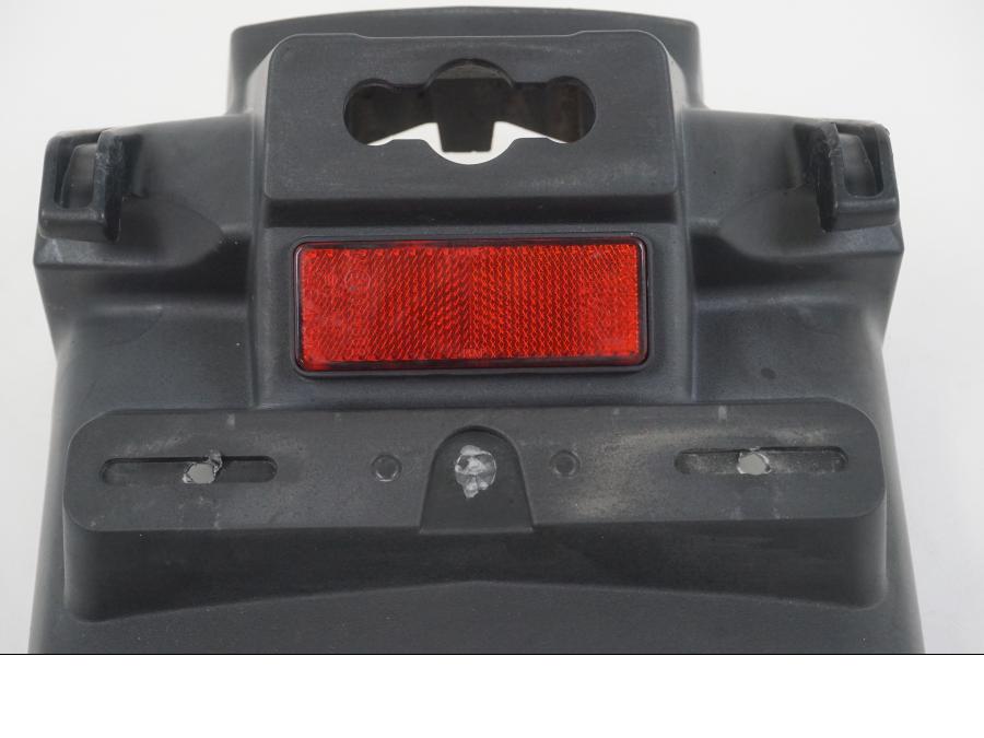 Snett nerifrån på Skylthållare från en Suzuki GSX-R 1000 -2003 motorcykel.