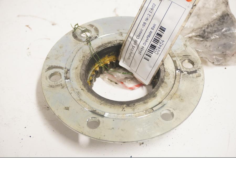 Framsidan på Drevfäste från en Yamaha XVS 650 -1998 motorcykel.