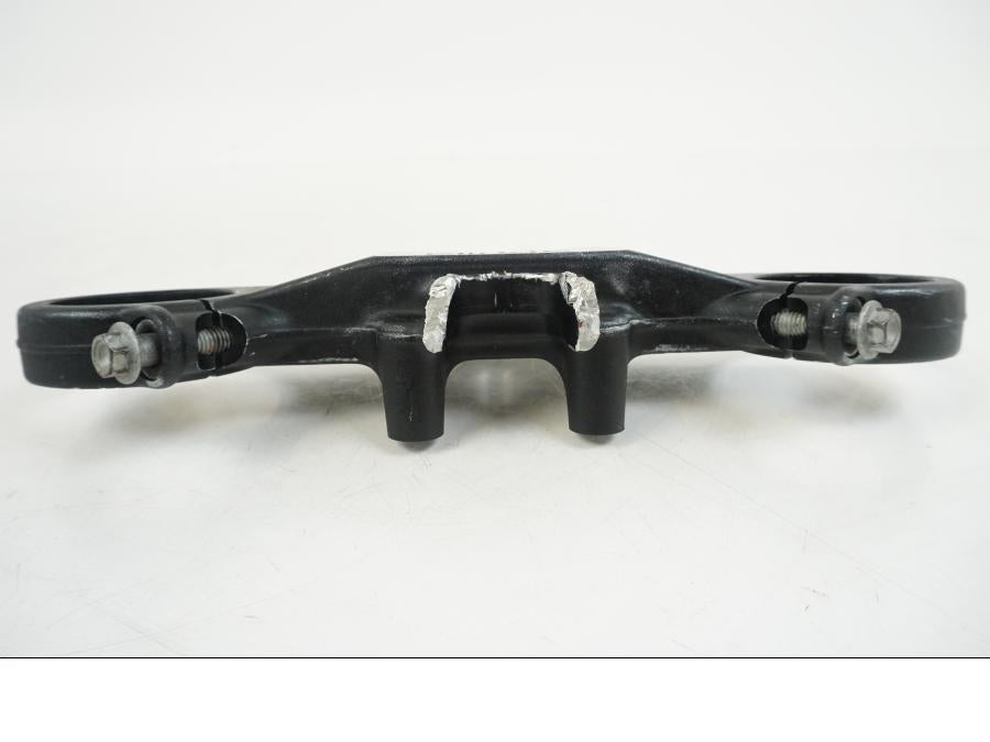 Snett nerifrån på Gaffelkrona från en Aprilia RS 250 -1998 motorcykel.