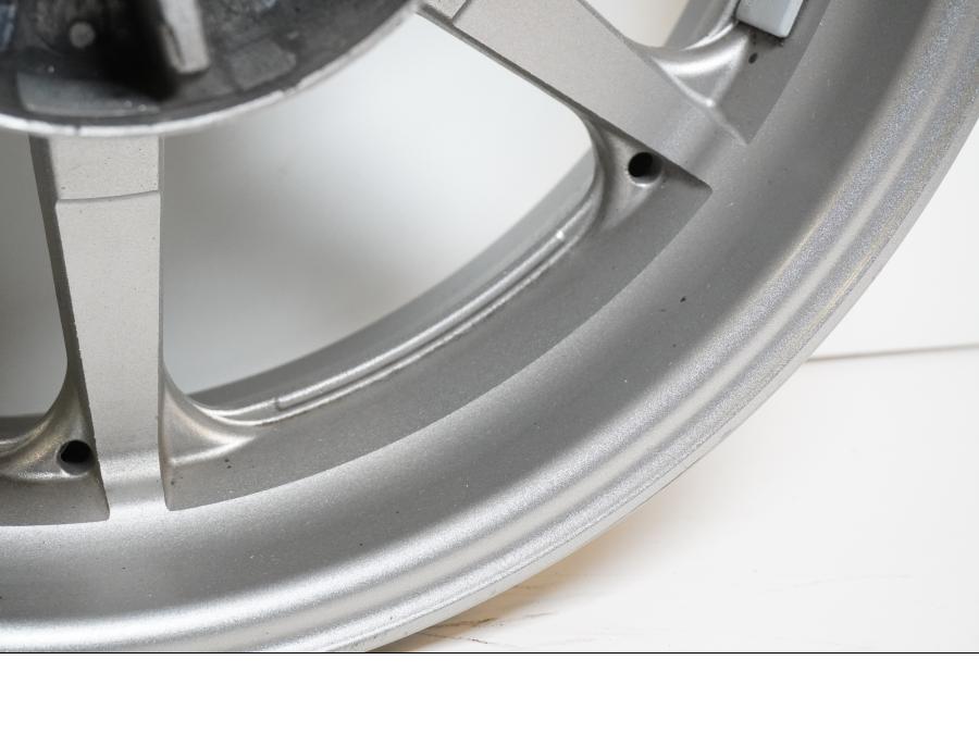 Extrabild4 på Fälg från en Yamaha XVS 1300 -2008 motorcykel.