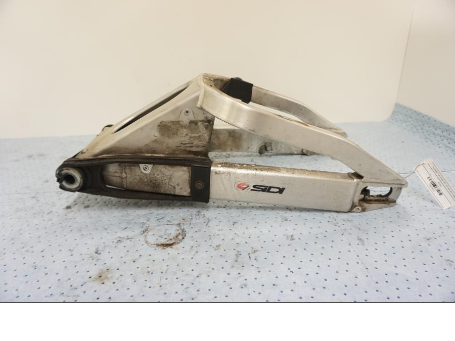 Baksidan på Sving från en Yamaha YZF 1000 R1 -2001 motorcykel.