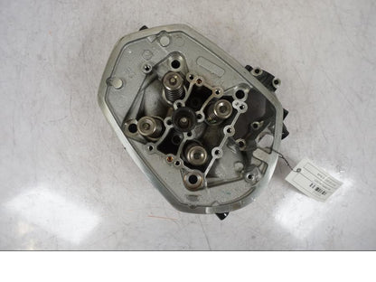 Baksidan på Topplock från en BMW R 1200 GS -2010 motorcykel.