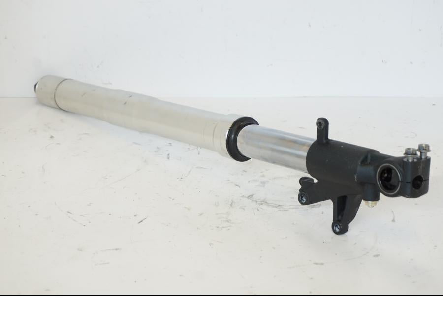 Snett uppifrån på Gaffelben från en Honda CBR 900 RR -2001 motorcykel.