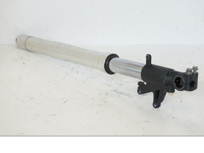 Snett uppifrån på Gaffelben från en Honda CBR 900 RR -2001 motorcykel.