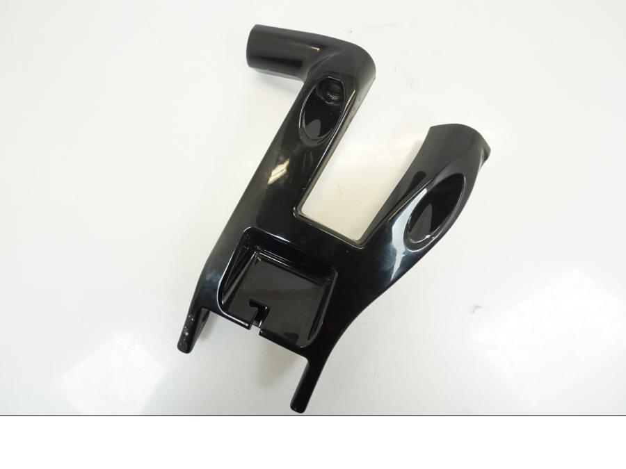 Framsidan på Fotplattefäste från en H-D Softail -2018 motorcykel.