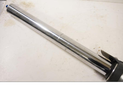 Höger sida på Gaffelben från en Yamaha BT 1100 -2003 motorcykel.