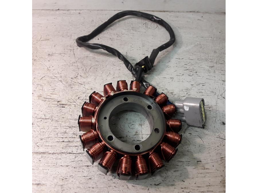 Framsidan på Generator från en Honda ADV 750 -2017 motorcykel.