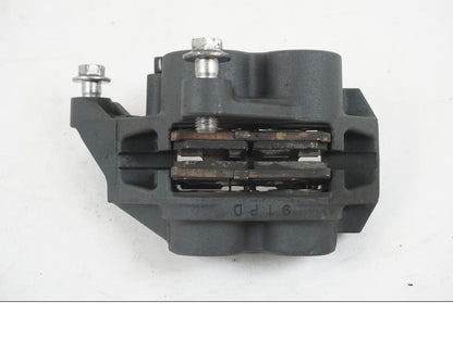 Snett nerifrån på Bromsok från en Yamaha MT-07 -2019 motorcykel.