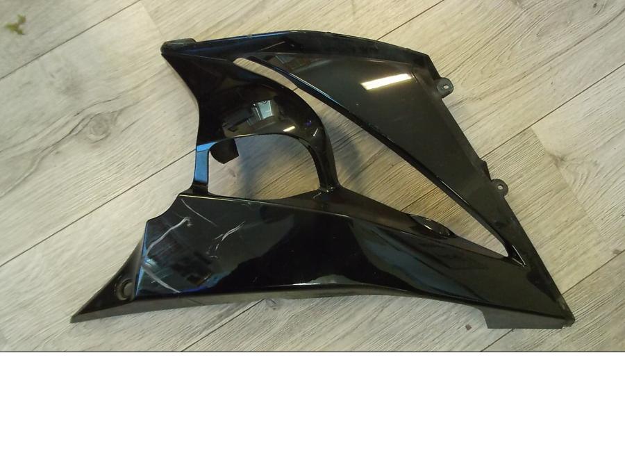 Framsidan på Magkåpa från en Kawasaki Z 1000 -2011 motorcykel.