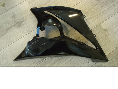 Framsidan på Magkåpa från en Kawasaki Z 1000 -2011 motorcykel.