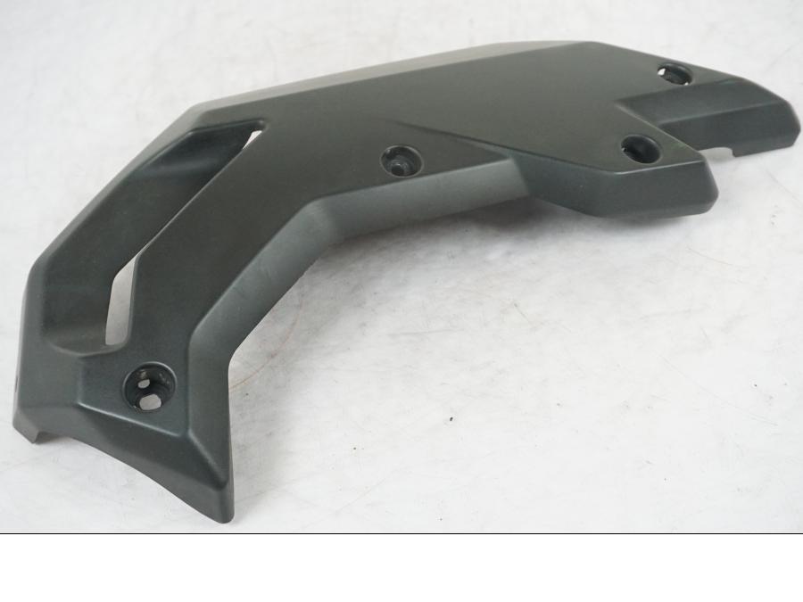 Vänster sida på Magkåpa från en Yamaha MT 125 -2017 motorcykel.