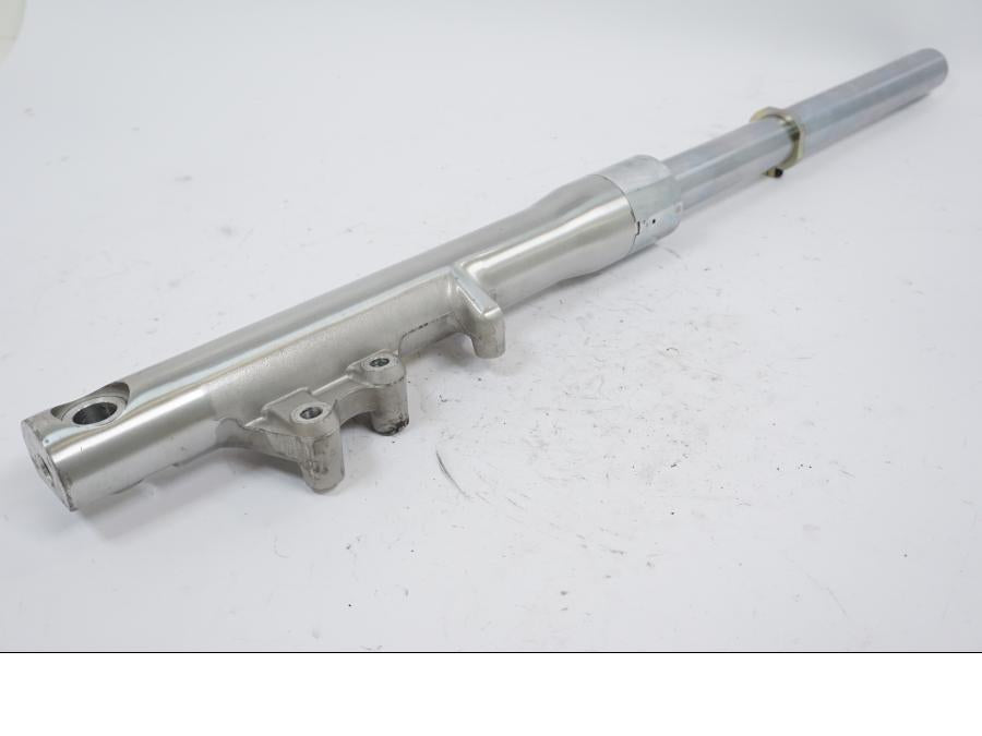 Framsidan på Gaffelben från en Kawasaki VN 1500 -2002 motorcykel.