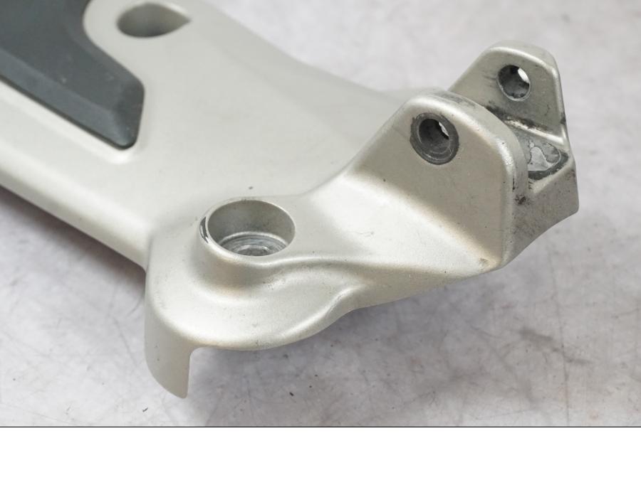 Snett uppifrån på Fotpinnefäste från en BMW K 1600 GTL -2015 motorcykel.