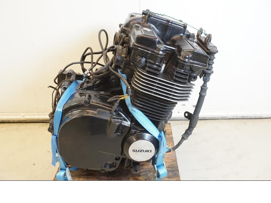 Framsidan på Motor från en Suzuki GSX 550 EF -1985 motorcykel.