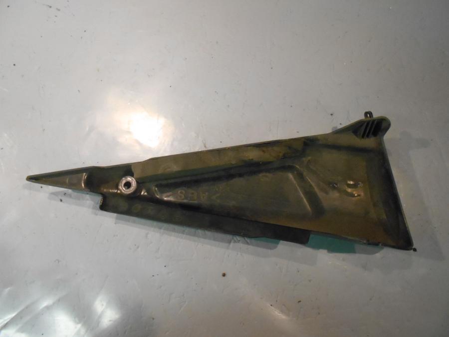 Baksidan på Sidopanel från en Yamaha FZS 1000 -2002 motorcykel.