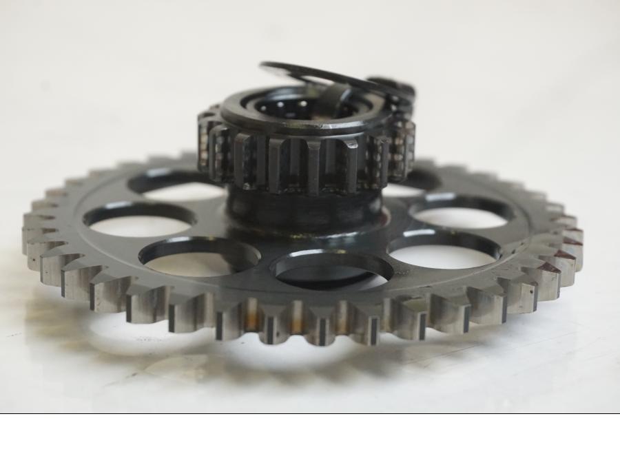 Snett uppifrån på Kamkedjedrev från en KTM 1190 Adventure -2015 motorcykel.