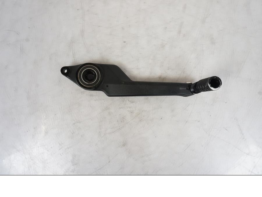 Höger sida på Bromspedal från en KTM 1290 Super Duke R -2021 motorcykel.