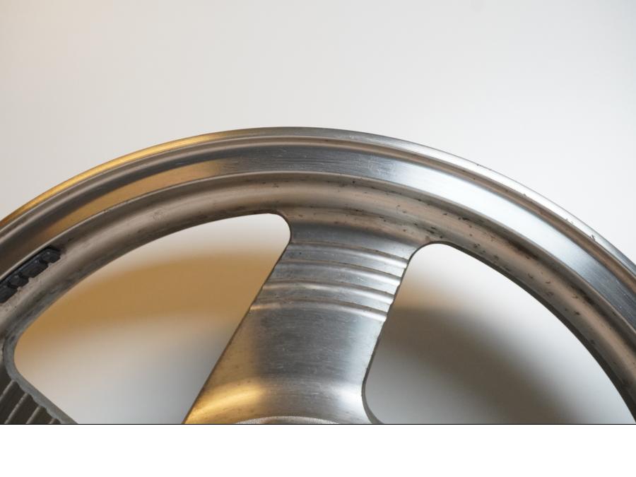 Extrabild6 på Fälg från en Kawasaki VN 1500 Classic Tourer -2003 motorcykel.