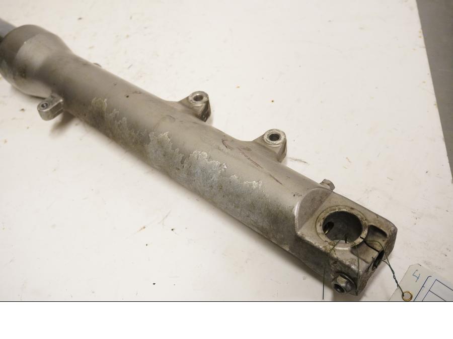 Baksidan på Gaffelben från en Honda VFR 750 -1990 motorcykel.