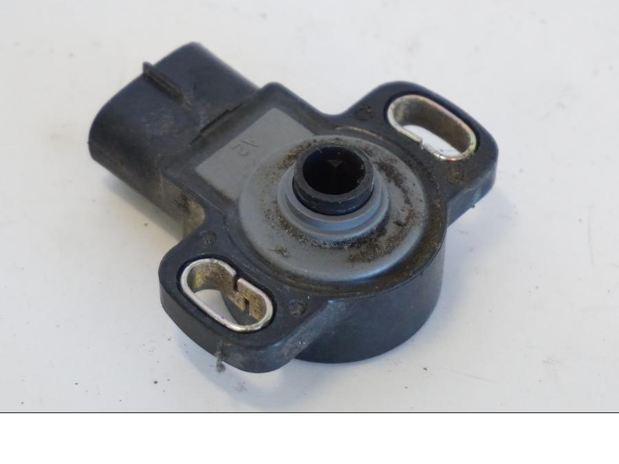 Snett nerifrån på TPS från en Yamaha YZF 1000 R -1997 motorcykel.