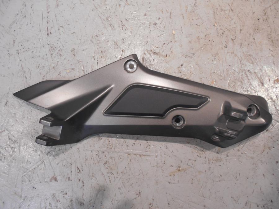 Framsidan på Fotpinnefäste från en BMW K 1600 -2015 motorcykel.