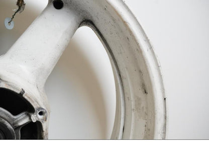 Extrabild4 på Fälg från en Yamaha YZF R6 -2000 motorcykel.