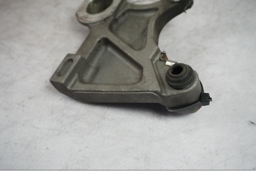 Baksidan på Bromsoksfäste från en Yamaha YZF R6 -2006 motorcykel.