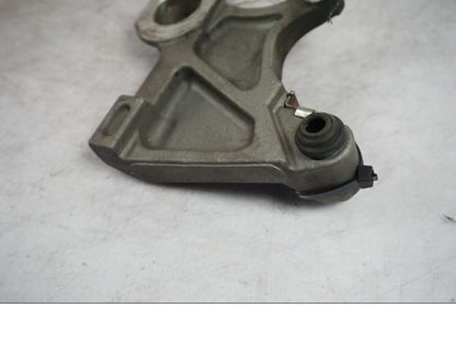 Baksidan på Bromsoksfäste från en Yamaha YZF R6 -2006 motorcykel.