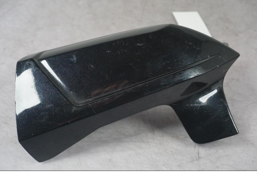 Vänster sida på Plast från en Triumph Tiger Explorer -2012 motorcykel.