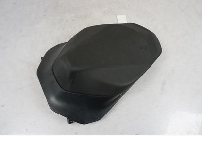 Baksidan på Sadel från en KTM 790 Duke -2018 motorcykel.