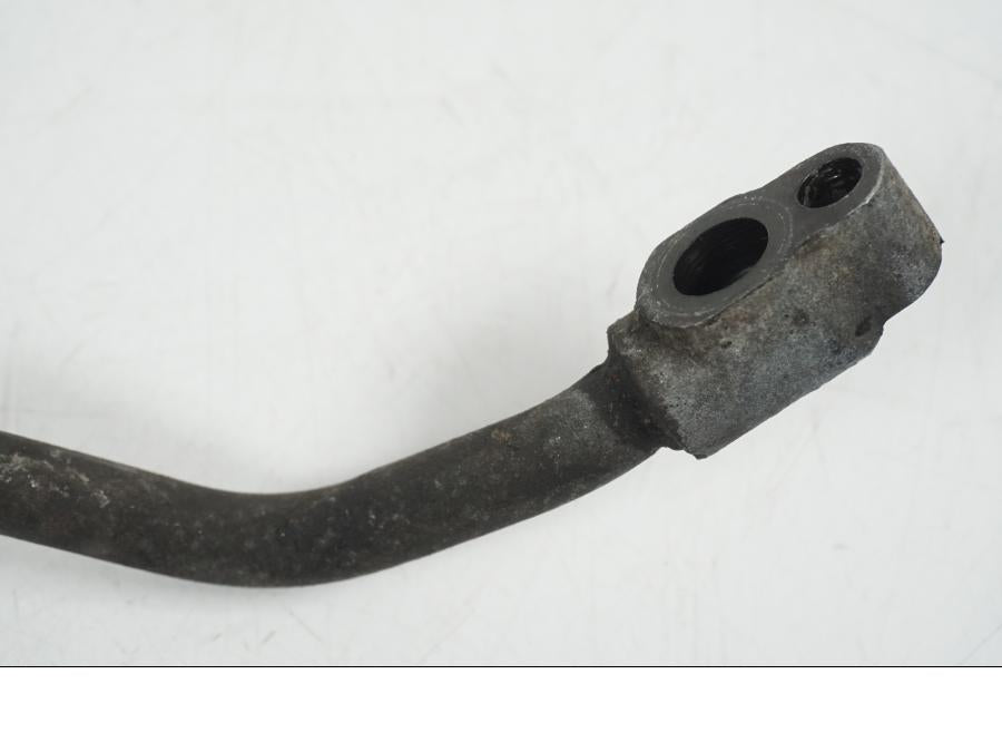 Snett nerifrån på Oljekylslang från en Yamaha XT 660 X -2005 motorcykel.