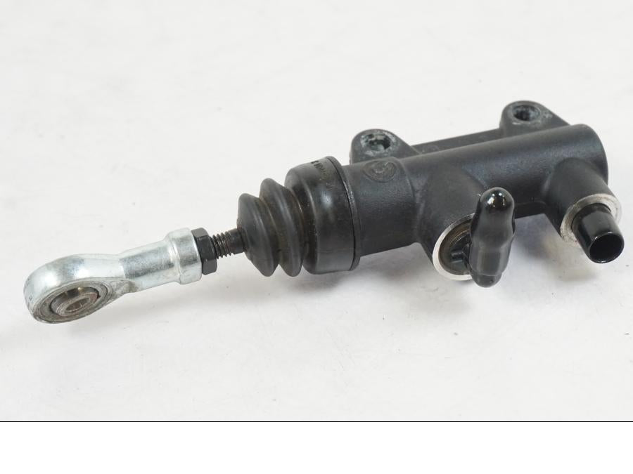 Snett uppifrån på Bromshuvudcylinder från en KTM 1290 Super Duke R -2022 motorcykel.