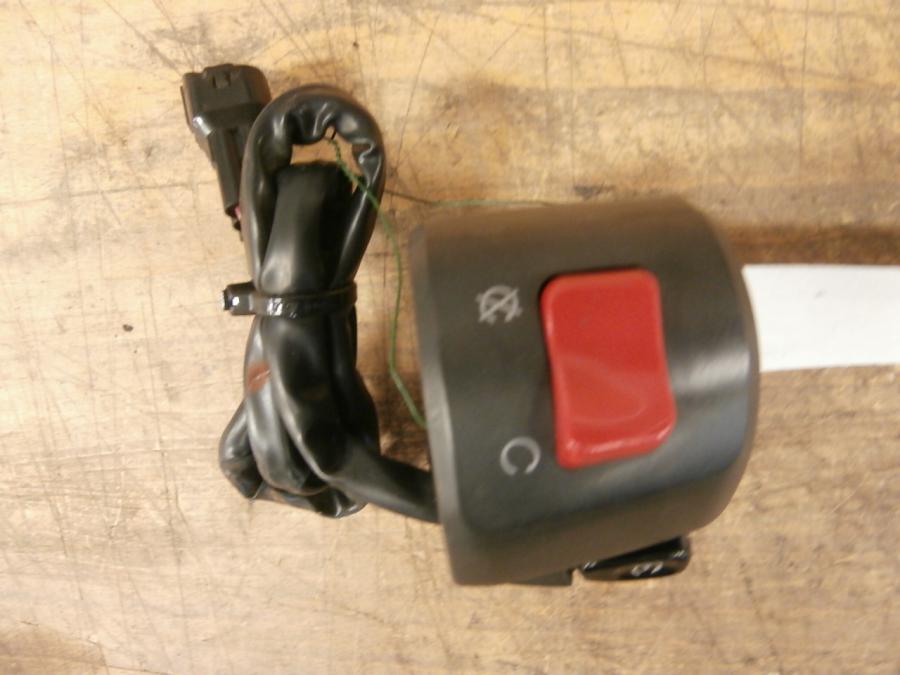 Baksidan på Styrelreglage från en Kawasaki Z 1000 -2003 motorcykel.