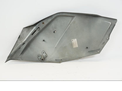 Snett nerifrån på Sidkåpa från en BMW K 1200 S -2006 motorcykel.