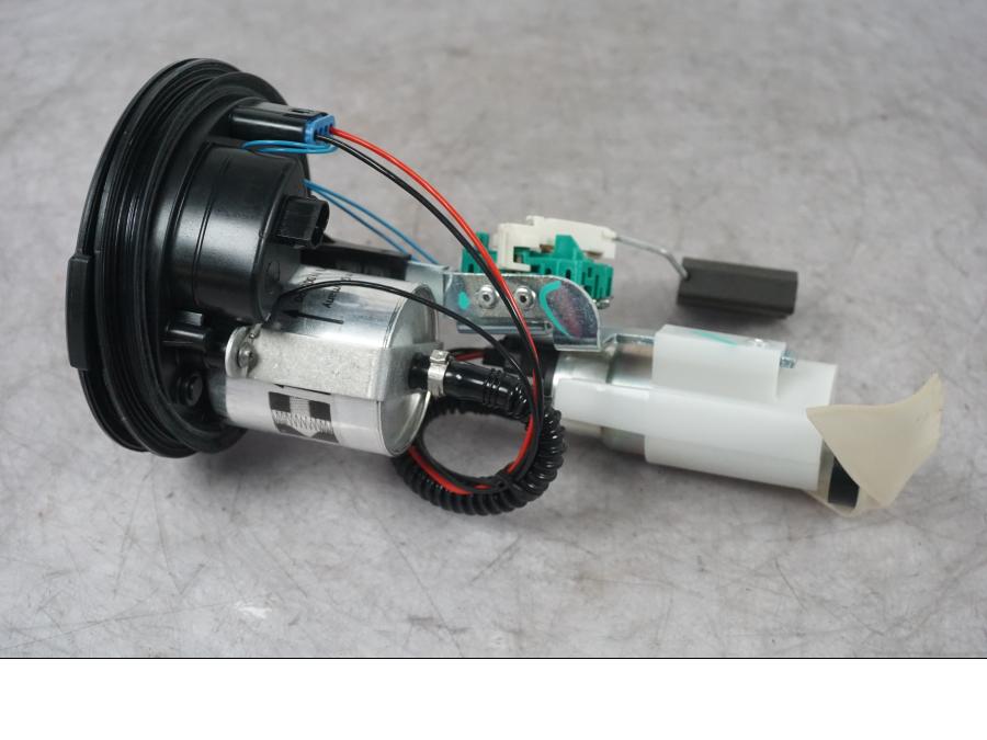 Framsidan på Bensinpump insprut från en BMW F 800 R -2018 motorcykel.