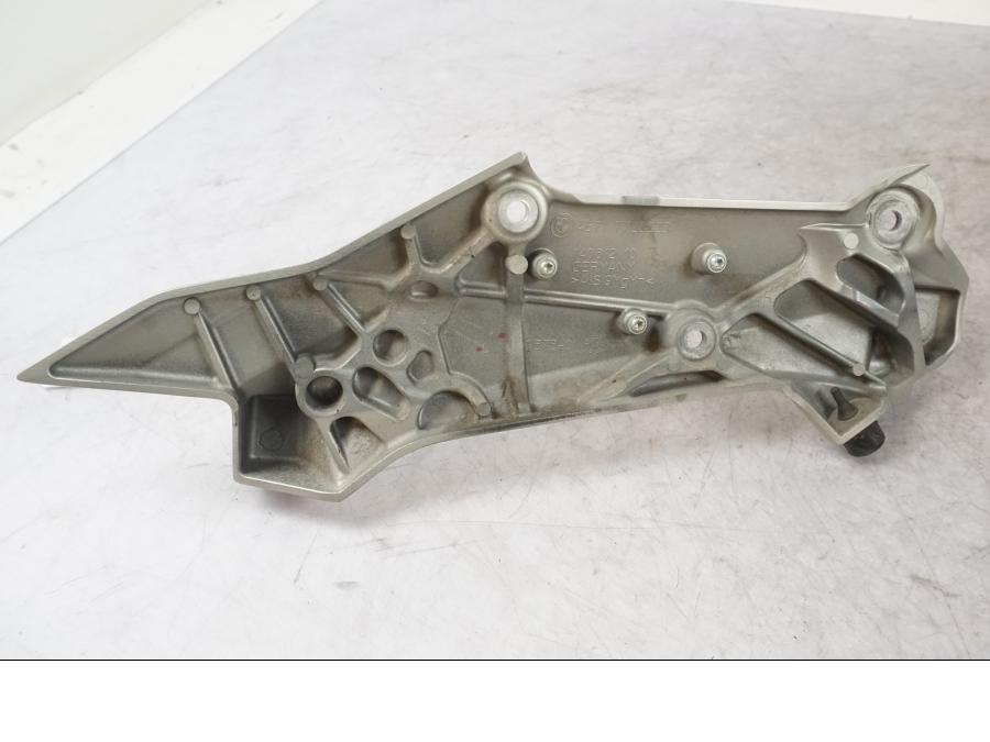 Extrabild1 på Fotpinnefäste från en BMW K 1600 GTL -2015 motorcykel.