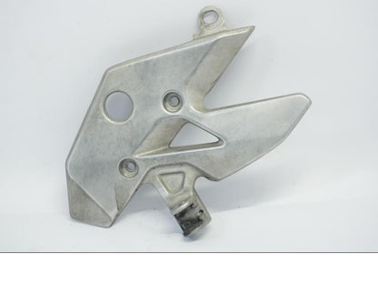 Framsidan på Fotpinnefäste från en Honda CB 500 X -2015 motorcykel.