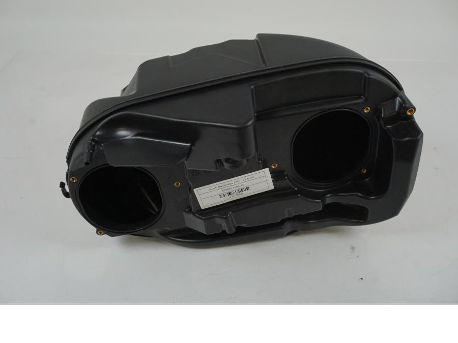 Höger sida på Luftburk från en Ducati Multistrada 1200 -2013 motorcykel.