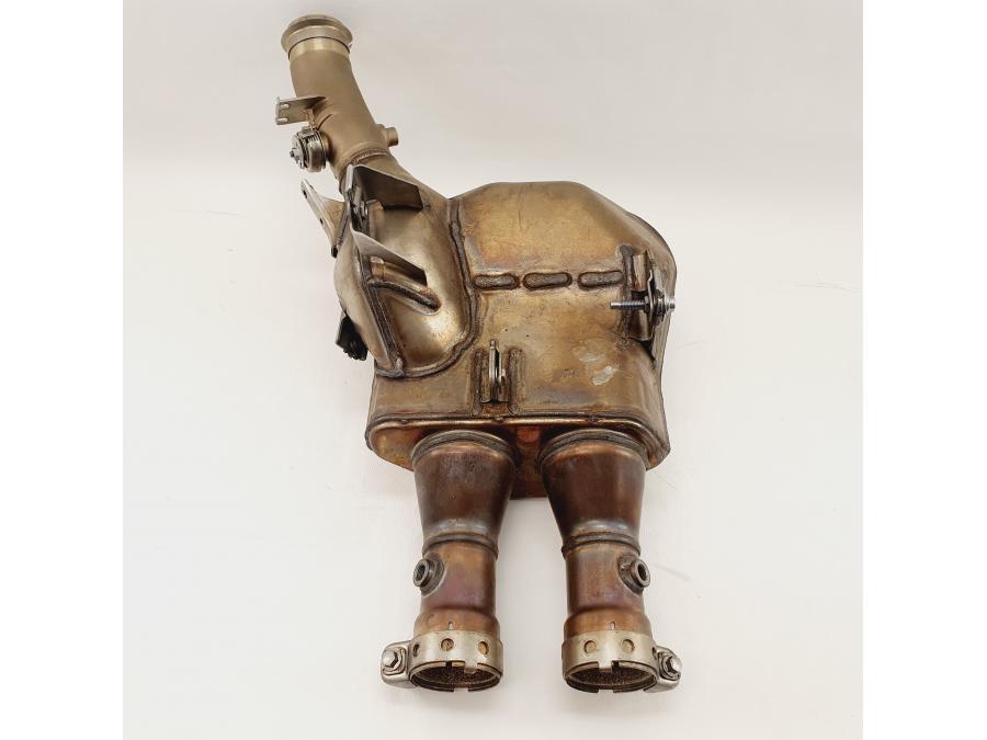 Höger sida på Mellanburk från en Yamaha YZF 1000 R1 -2017 motorcykel.